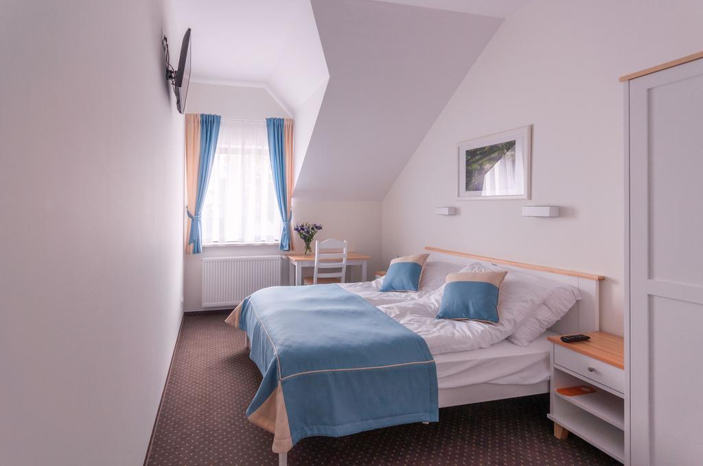 Gosciniec Kasztel U Gostla Hotel Murowana Goslina Phòng bức ảnh